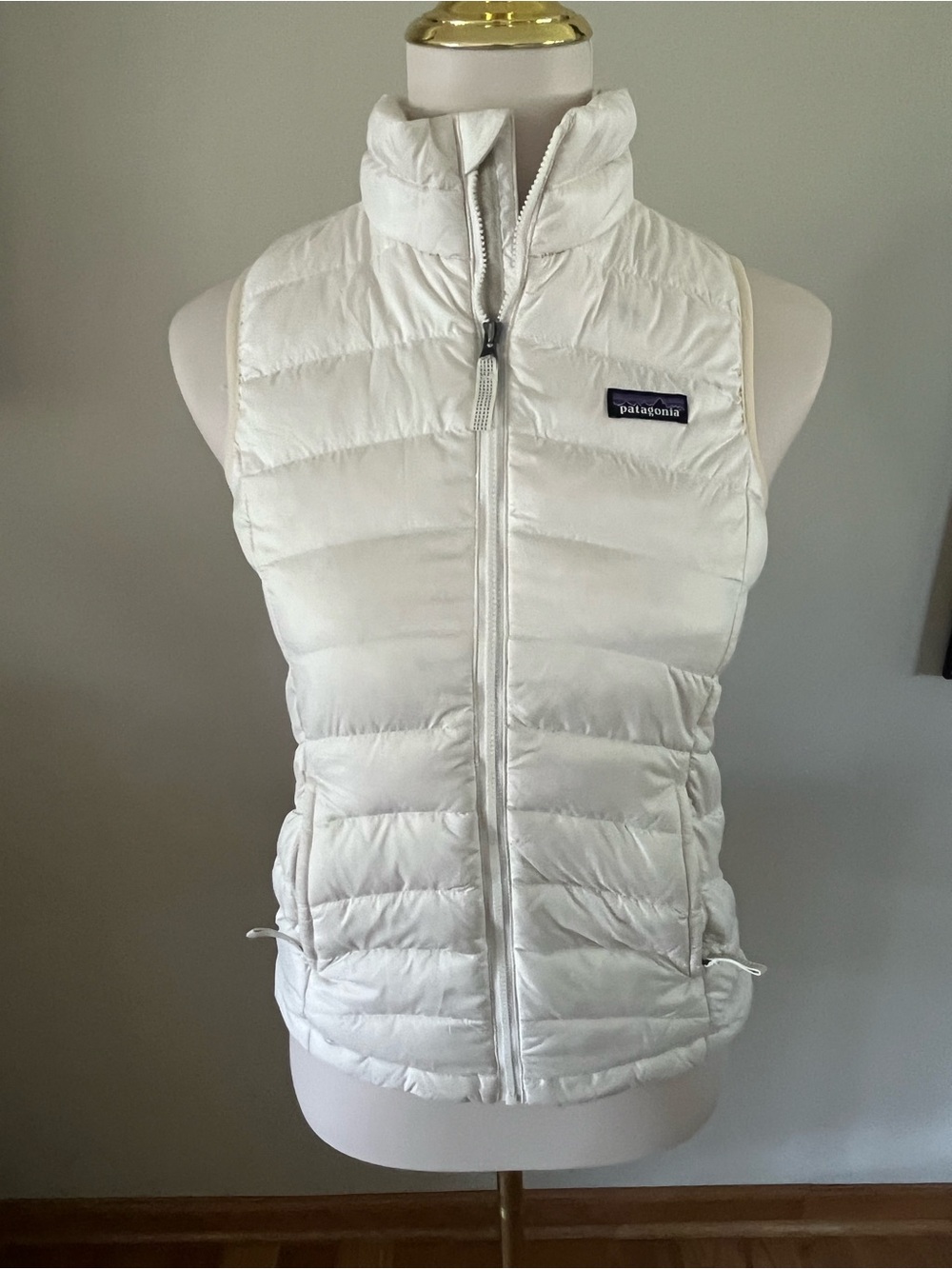 Patagonia Girls' Down Sweater Vest in the shade Birch White size 10